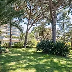 Apartment Magnifique Gebal Climatise Vue Sur Piscine A Juan-les-pins