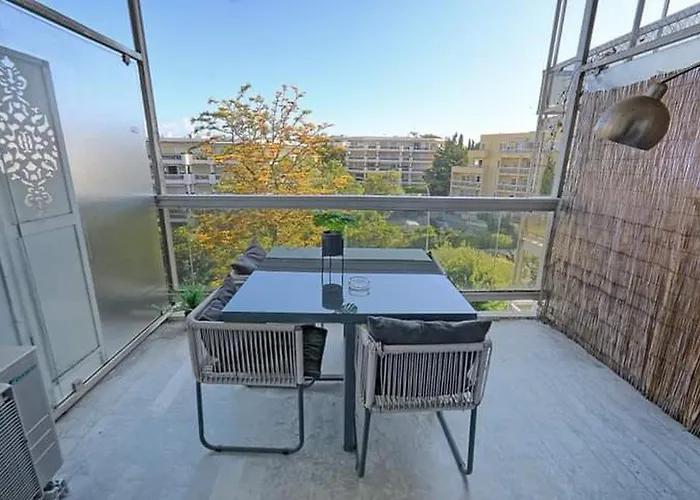 Juan Les Pins Tanit Le Gébal Climatisé Vue Sur Piscine Antibes