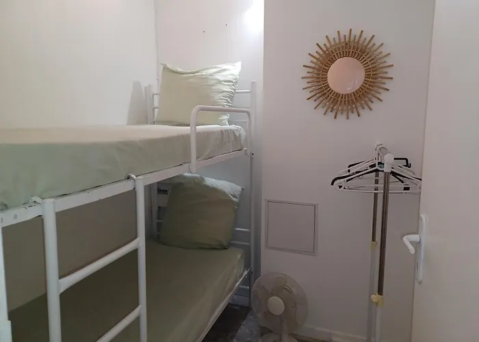 Juan Les Pins Tanit Le Gébal Climatisé Vue Sur Piscine