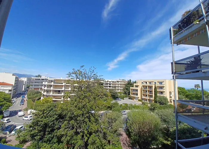 Juan Les Pins Tanit Le Gebal Climatise Vue Sur Piscine Apartman Antibes