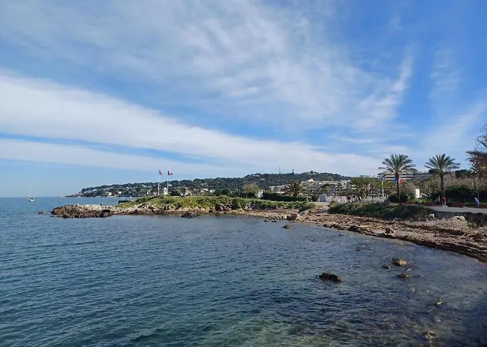 Juan Les Pins Tanit Le Gébal Climatisé Vue Sur Piscine *