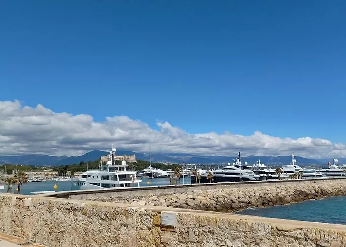 Apartman Juan Les Pins Tanit Le Gebal Climatise Vue Sur Piscine